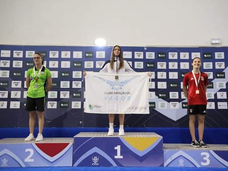Carolina Cabral conquista ouro nos 1 500 metros livres