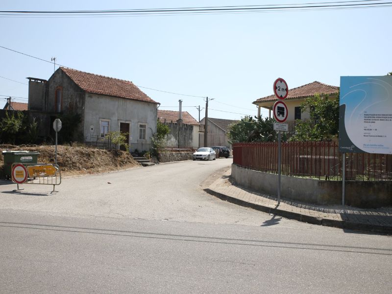 Cantanhede: Iniciaram as obras em duas ruas na Póvoa da Lomba