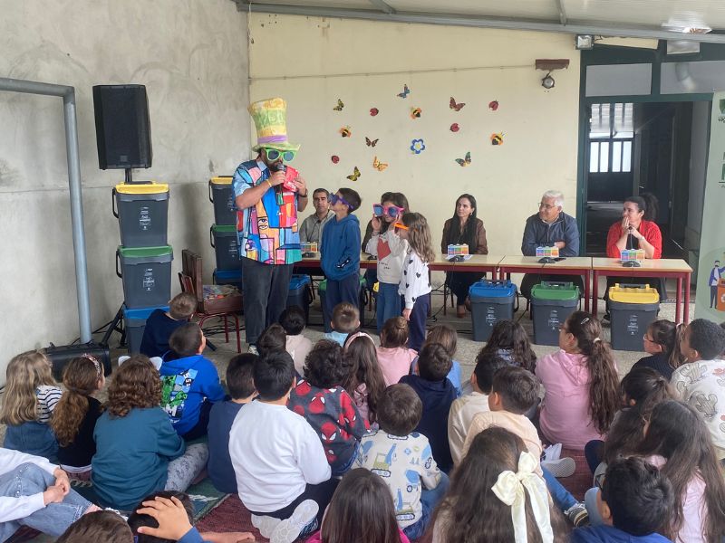Município de Vagos entrega mais 200 mini-ecopontos aos jovens do concelho