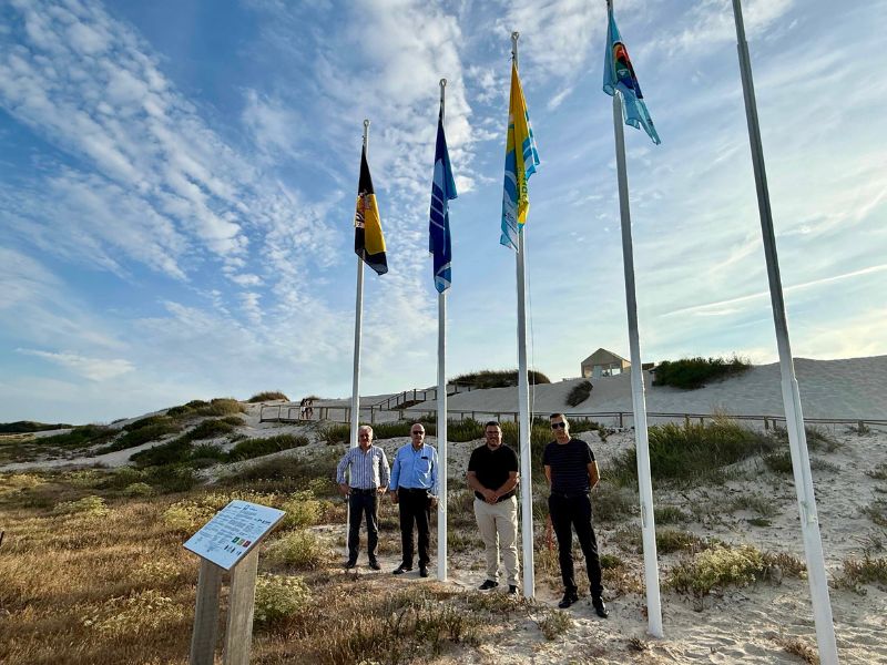 Hastear da Bandeira Azul naPraia do Areão completa distinção nas praias do concelho