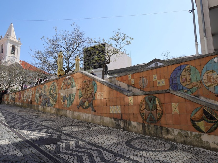 Aveiro: Município avançou com intervenção de conservação e restauro dos painéis de azulejo da autoria de Vasco Branco